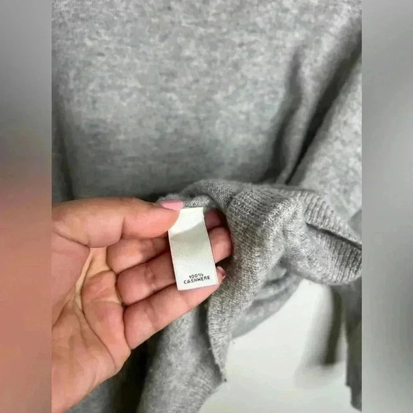 Neiman Marcus 100% Cashmere Color Button Back Sweater Size Small - Picture 4 of 5